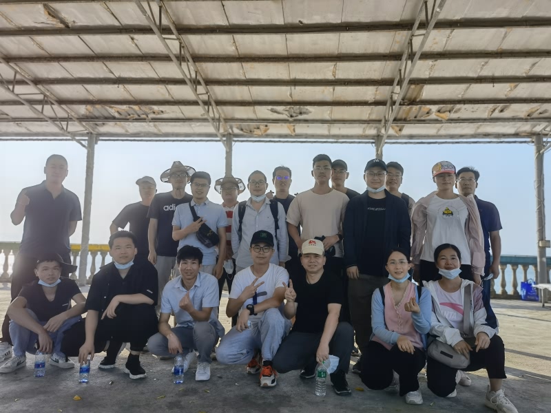 a1f5e3257e8e7be427c5150c4feeae90.jpg 團建合照2.jpg